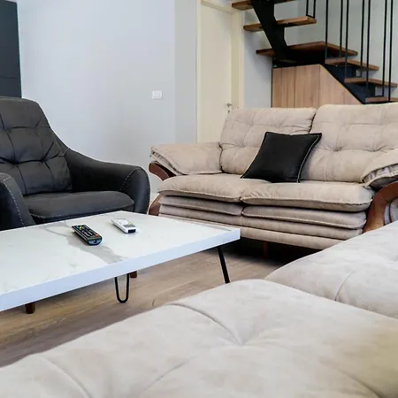 Signature 9 * Tirana