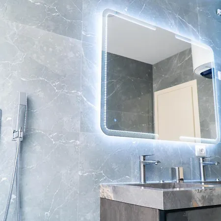 Signature 9 Tirana